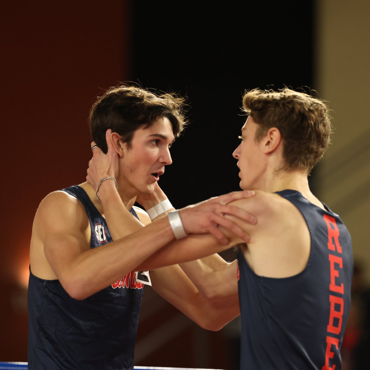OleMissTrack's tweet photo. 𝗠𝗲𝗻'𝘀 𝟴𝟬𝟬-𝗠𝗲𝘁𝗲𝗿 | 1-2 punch for the Rebs in the 800, including a strong debut by freshman Max Armstrong 🤩

1. Max Armstrong – 1:49.65 (No. 14 OM History)
2. Jonathan Stock – 1:51.79 (Indoor PR)

#HottyToddy https://t.co/hEGE6cEWHR