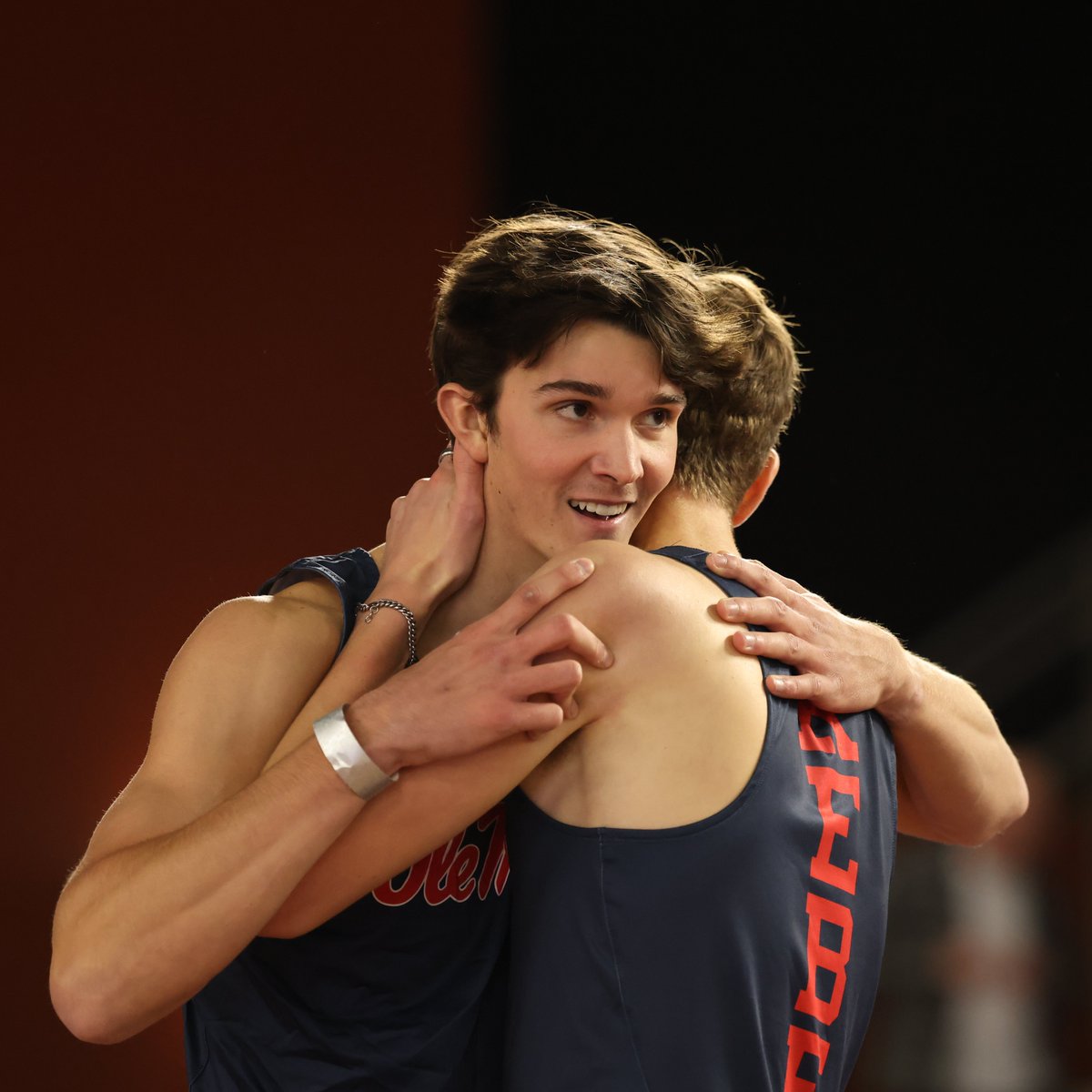 OleMissTrack's tweet photo. 𝗠𝗲𝗻'𝘀 𝟴𝟬𝟬-𝗠𝗲𝘁𝗲𝗿 | 1-2 punch for the Rebs in the 800, including a strong debut by freshman Max Armstrong 🤩

1. Max Armstrong – 1:49.65 (No. 14 OM History)
2. Jonathan Stock – 1:51.79 (Indoor PR)

#HottyToddy https://t.co/hEGE6cEWHR