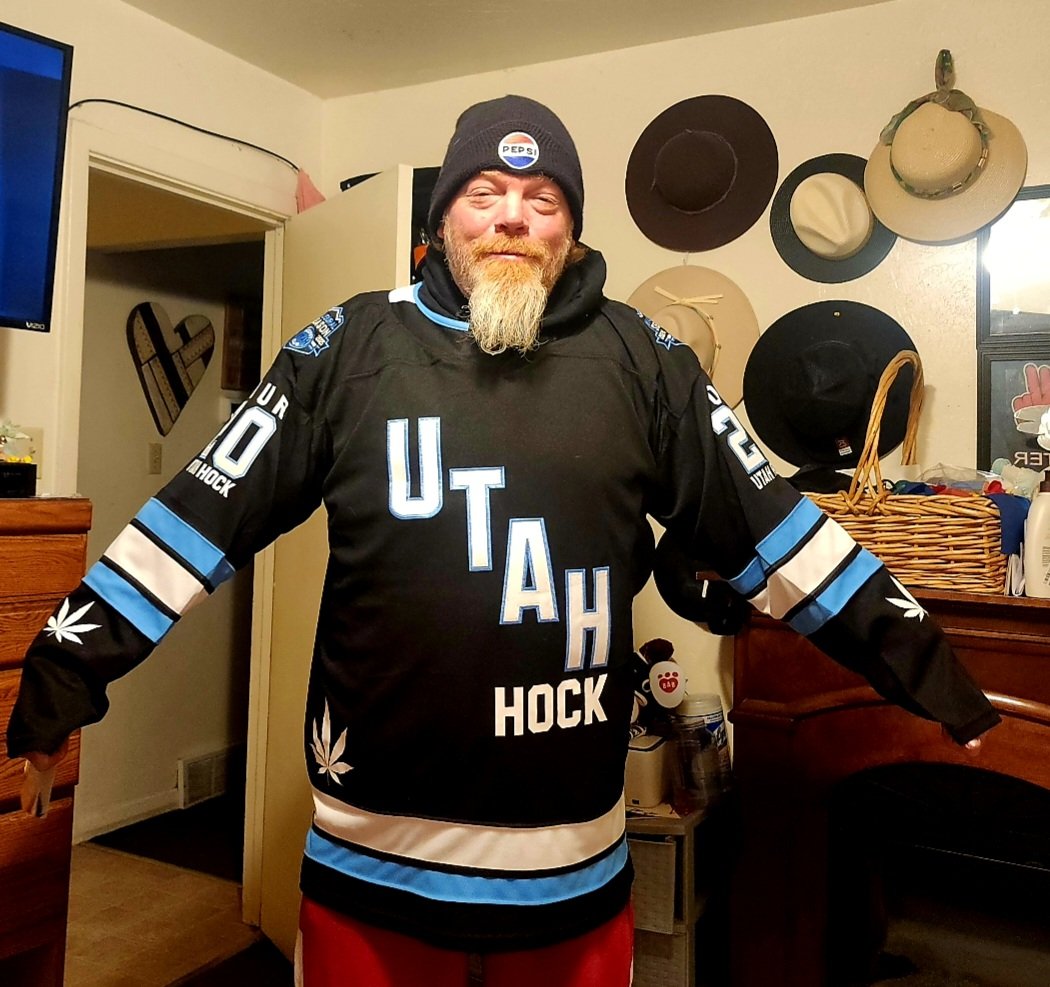 SoJoBmanUtefan's tweet image. Here's some pics of the #UtahHC Sweater my best friend Mel ordered for me and cuatomized for my Christmas present. Her company #MoJoPrinting is great! She does the best work and always on time! TY Mel you're the best ❤️👊 #420 #FourTwenty #UtahHock