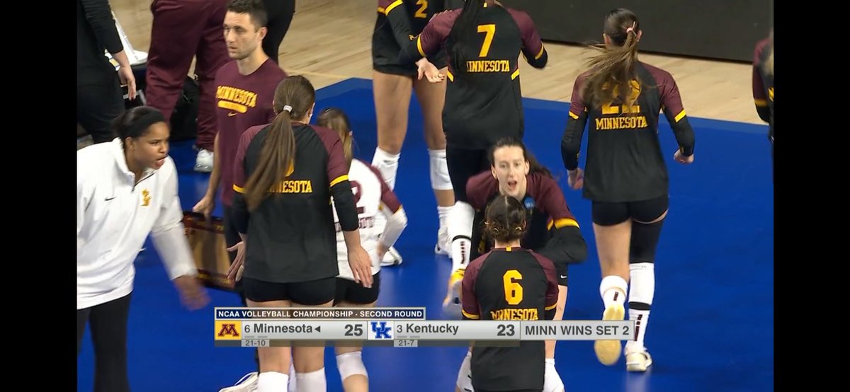 Gopherated's tweet photo. Gophers VB tied up 1-1 with favored Kentucky in the NCAA Tournament! #PointU https://t.co/jJlpNuQg30