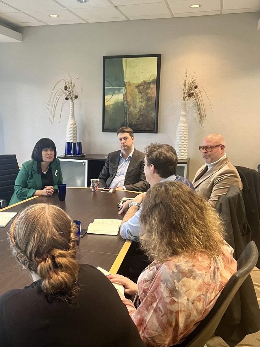 Un plaisir de rencontrer <a href="/fsc_ccf_fr/">Centre des Compétences futures</a> ! Leur travail de soutien à l'éducation à travers le Canada contribue à créer davantage d'opportunités d'emploi à l'échelle nationale. C'est ainsi que nous créons des emplois, faisons croître l'économie et renforçons notre main-d'œuvre.