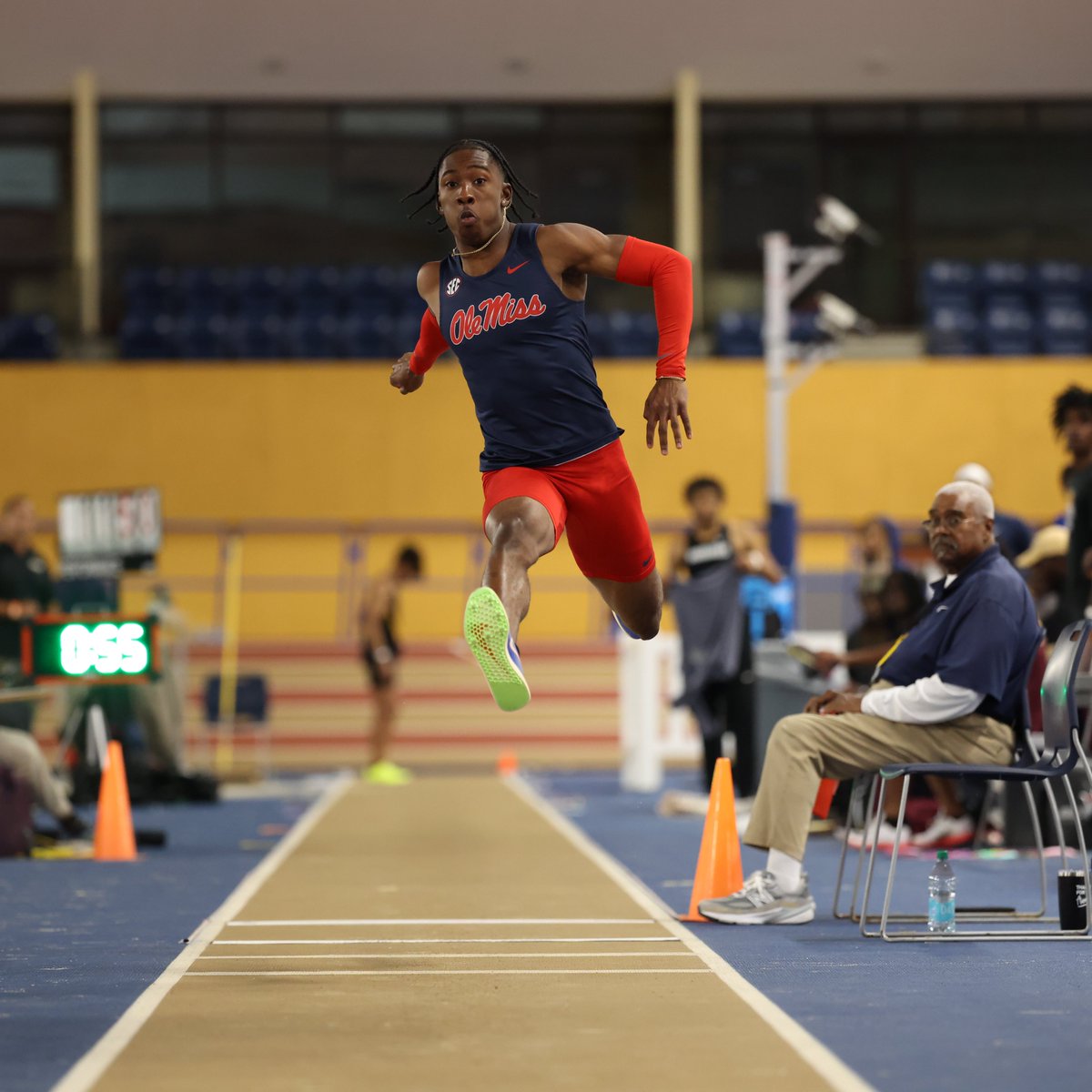 OleMissTrack's tweet photo. 𝗠𝗲𝗻'𝘀 𝗧𝗿𝗶𝗽𝗹𝗲 𝗝𝘂𝗺𝗽 | Hop, skip and jump to the top for the Rebs 😤

1. Iangelo Atkinstall-Daley – 15.05m/49' 4.5"
2. Gavin Nembhard – 14.82m/48' 7.5" (Indoor PR)

#HottyToddy https://t.co/7JNDWJ4QlA