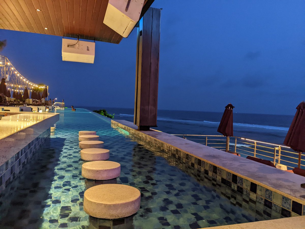 AnjaliTalcherkr's tweet photo. @sexysoultribe @StevesLoveTarot 
Bali Nights...unbeknownst to me, I've found myself in Uluwatu, close to the beach where Eat Pray Love was filmed ✨💫🌊 https://t.co/HWoiQEc0oX