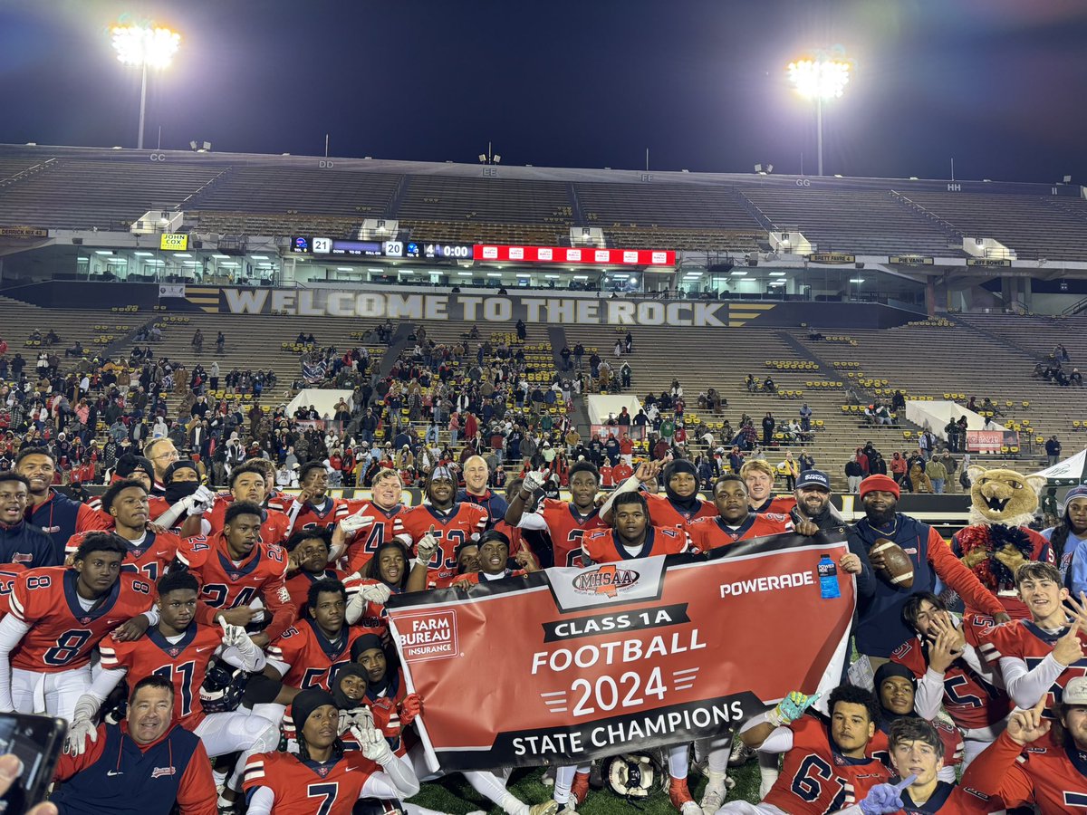bshields0244's tweet photo. First time since 2008. Baldwyn Bearcats Class 1A state champs. https://t.co/3iF8kcN1kK