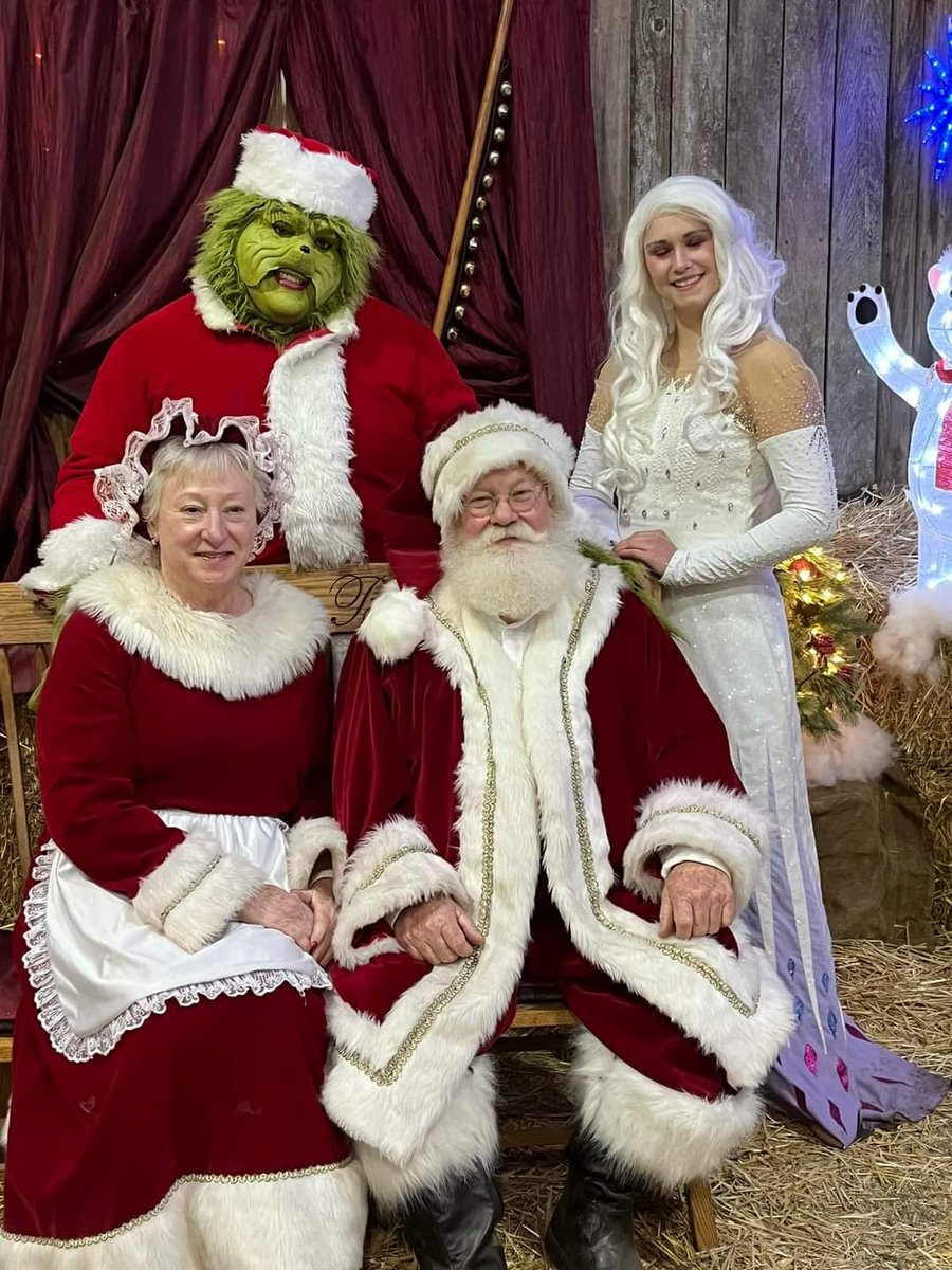 Julssszz1's tweet image. This Grinch looks like he ate way too many children!!!😲🫣
#AllinFUN