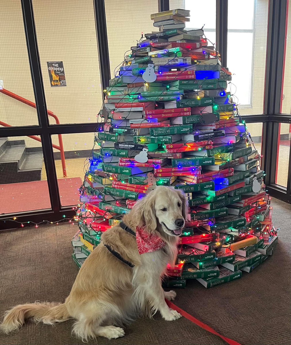 Talk about creativity! Check out Swartz Creek High School’s unique holiday decor—Mrs. Poffenbarger’s incredible freestanding textbook tree! Who needs store-bought decorations when you can turn literature into art? 🎄📚