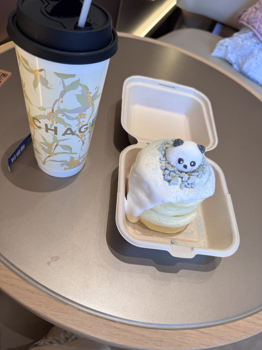 caitlin_nomnom's tweet photo. 还是宝藏绿洲最好喝 https://t.co/P9bwgLJCIq