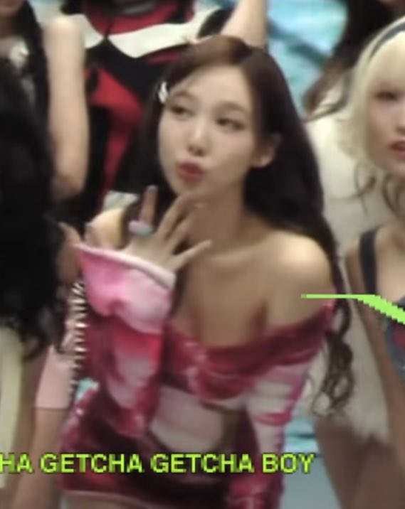INYSOURCE's tweet photo. when the quality is bad but nayeon is just too cute 😭 https://t.co/rEg0zlO4ds