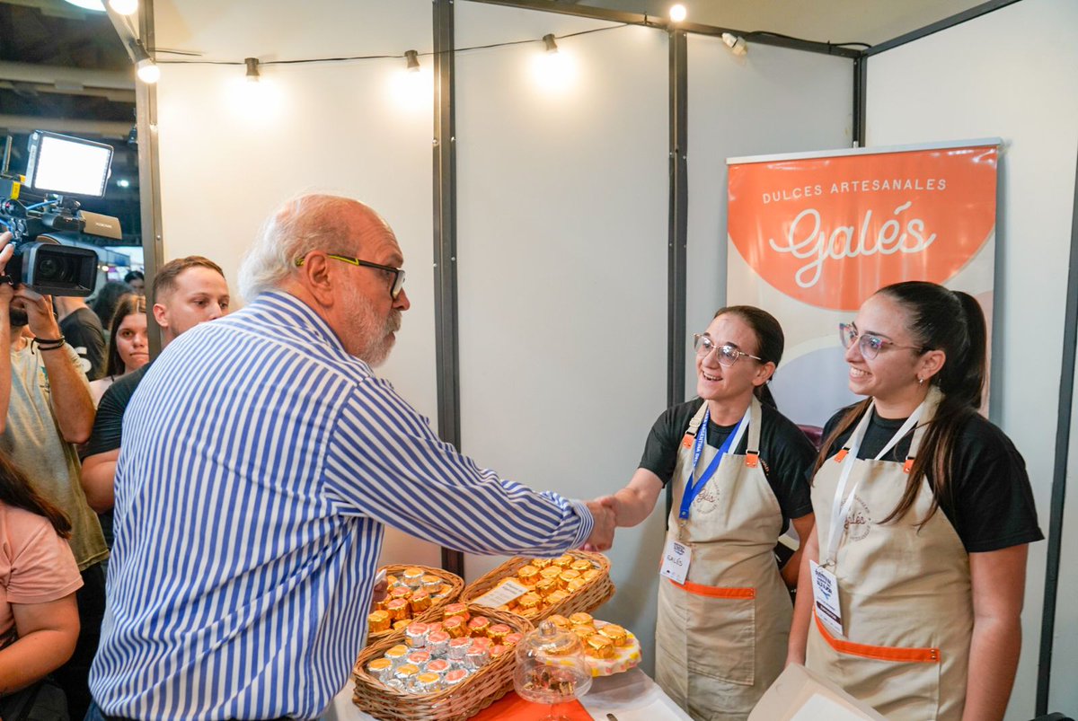 JorgeIbanezFsa's tweet photo. 👨‍🍳 Inauguramos El Festival Regional del Alfajor Formoseño con más de 20 emprendedores locales y regionales con una variedad de productos elaborados con insumos autóctonos. Un evento para toda la familia que podrán disfrutar hasta el 8/12 en el Galpón "G". https://t.co/d7nRDRtr9o