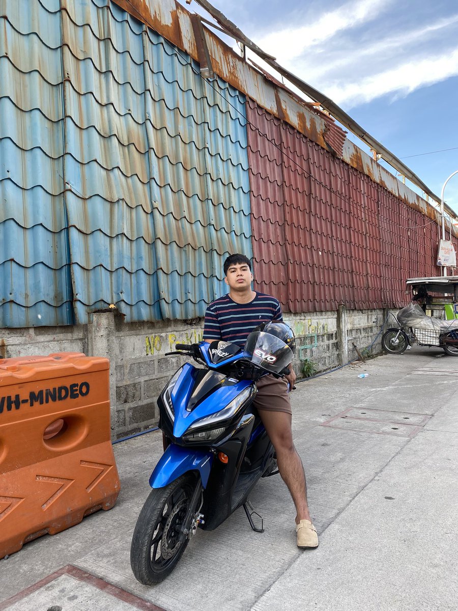 яαffу tweet media