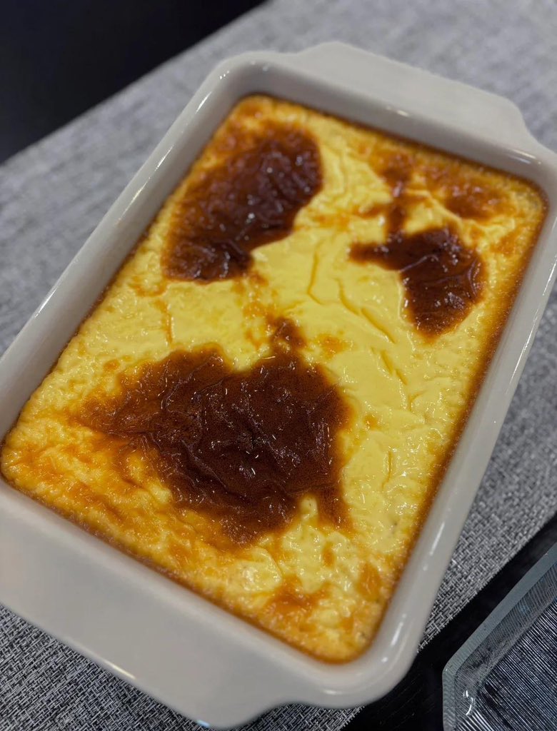 JoshLansky's tweet photo. 今日は特製プリンを作ってみました🍮✨ 香ばしい焼き色が最高です！ぜひ試してみてくださいね😊 

#手作りプリン #スイーツタイム https://t.co/iyEeU4YEDn