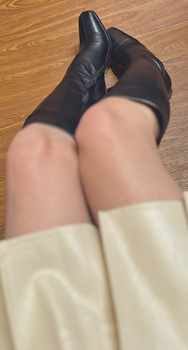 おはよ〜！
かなは相変わらず不調だよ〜🥺
体調とかっていうより精神的な？
なんかイライラやもやもやする感じ...

今日はR&amp;Eのロングブーツ〜
お気に入りを履いて少しでも気分上げる

今日も1日休みの人は頑張ってねー！
お仕事の人は頑張ろうね😌