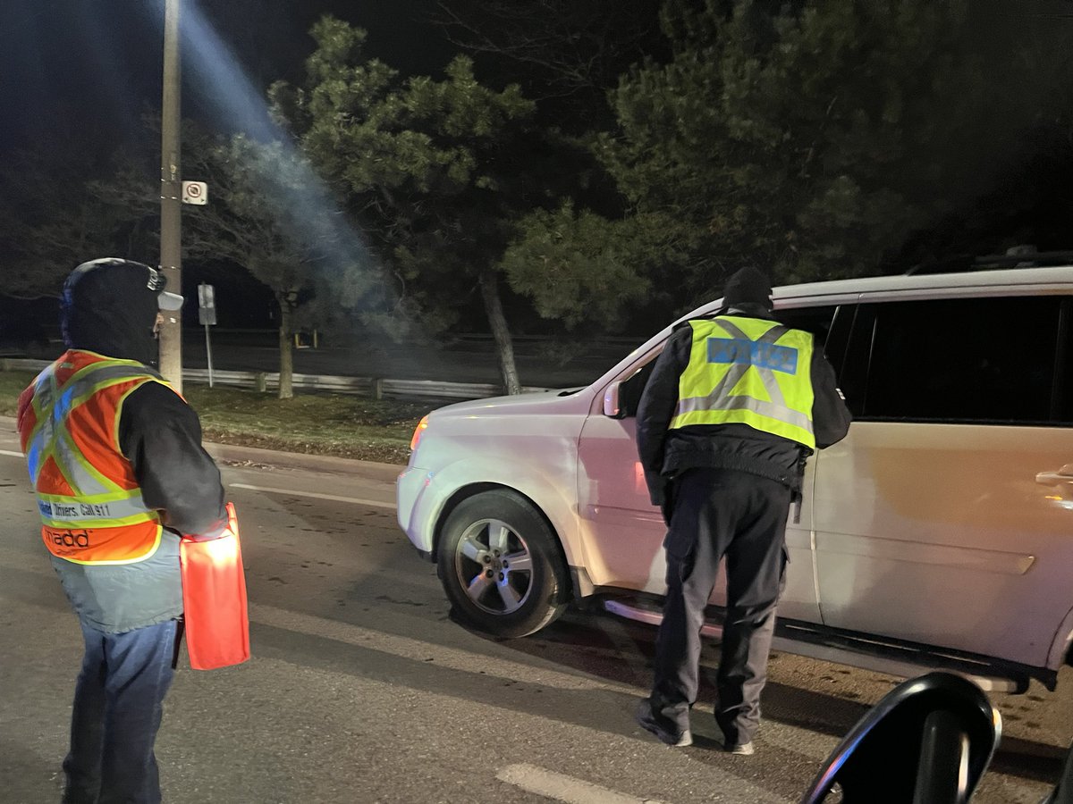 tpsmhayles's tweet photo. Tonight I joined our partners from MADD Toronto to launch 55 Division’s 2024 Holiday R.I.D.E campaign. Together we educated drivers on the perils of impaired driving. #torontopolice #maddto #tps55div https://t.co/GyxPVgLFI0