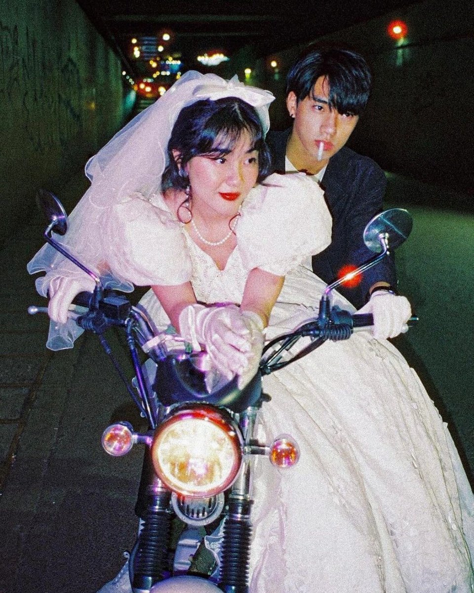pedestrian's tweet photo. 80s Hong Kong pre wedding photography https://t.co/6w4k8NJaIk