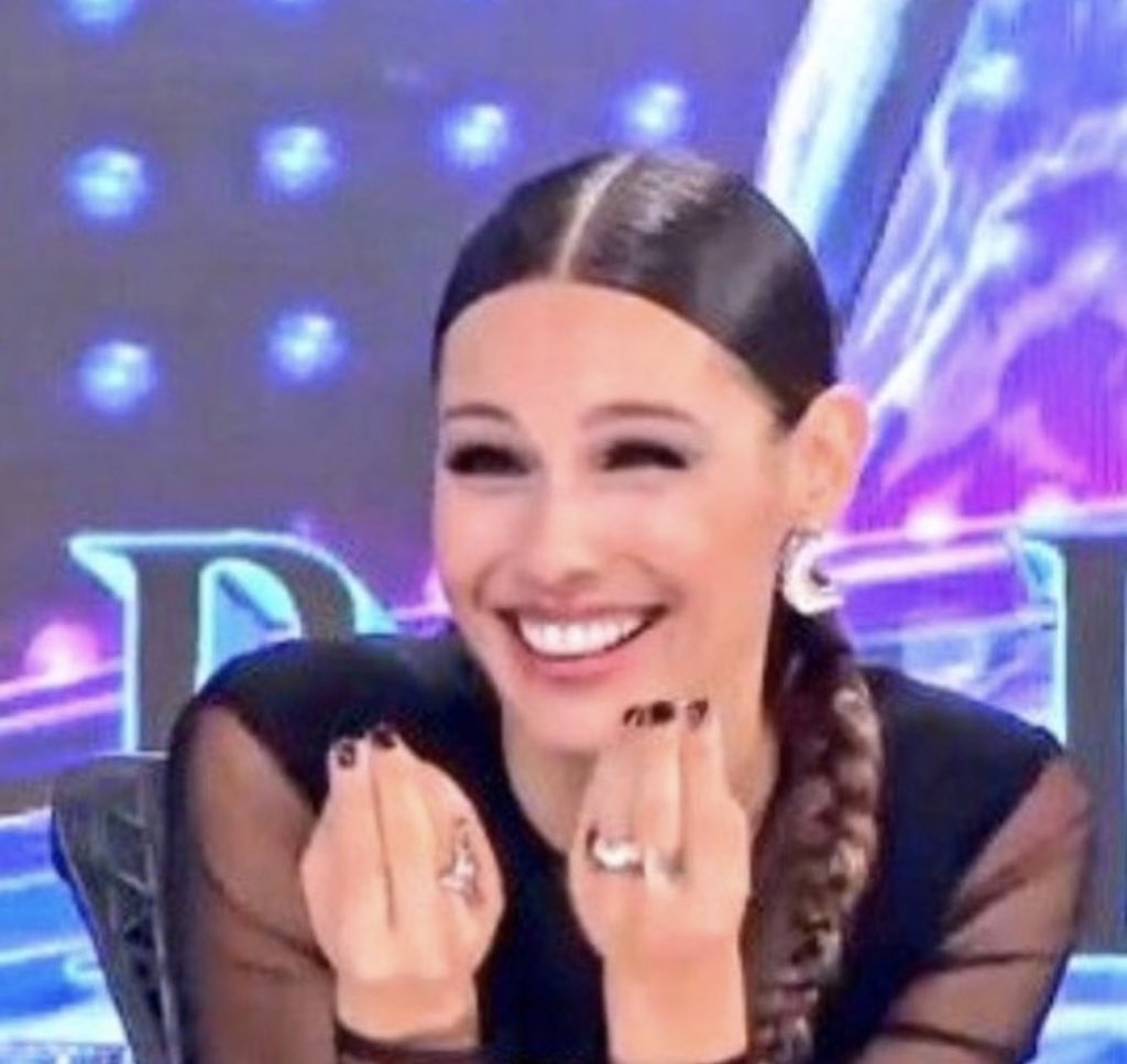 Esto es fantástico, el millonario que entró en el blanqueo de guita no tiene que demostrar de dónde la sacó, pero el pobre tiene que demostrar que es pobre para poder acceder a comida y a remedios.