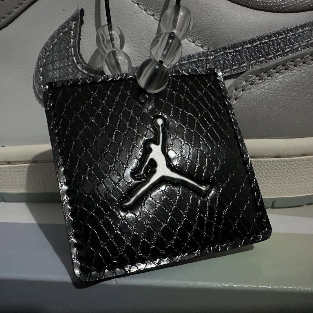 SBDetroit's tweet image. FIRST LOOK: Air Jordan 1 Low OG &quot;Year of the Snake&quot; 🐍

READ MORE:  sneakerbardetroit.com/air-jordan-1-l…