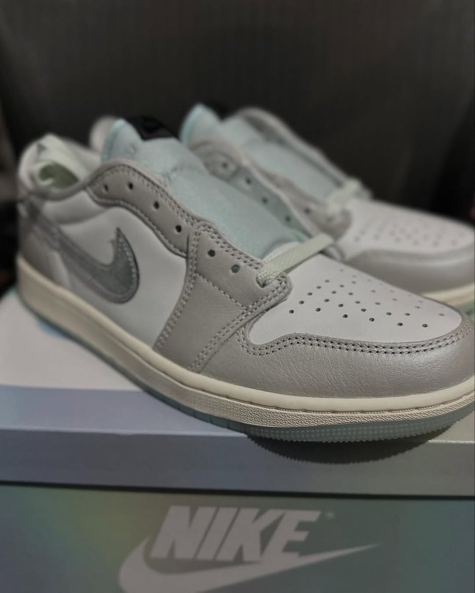 SBDetroit's tweet image. FIRST LOOK: Air Jordan 1 Low OG &quot;Year of the Snake&quot; 🐍

READ MORE:  sneakerbardetroit.com/air-jordan-1-l…