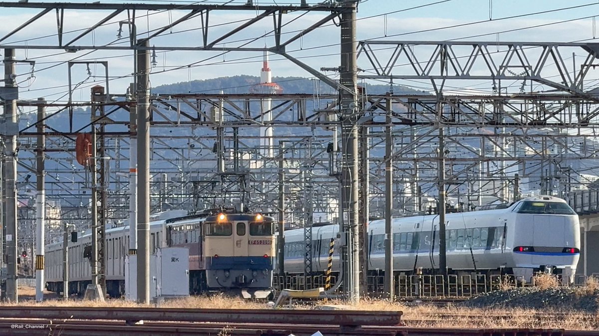 Rail_Channel's tweet photo. 2024.12.7
#61601F 甲種輸送。栗橋(南栗橋)→徳庵
5両化 及び 64601号車の #80000系 組み込み改造のため、近車(近畿車輛)へ。EF65 2096[新]牽引。京都貨物にて

#60000系 #61501F #野田線 #アーバンパークライン #271系 #281系 #はるか #683系 #サンダーバード #京都タワー https://t.co/d2OzQQN57x