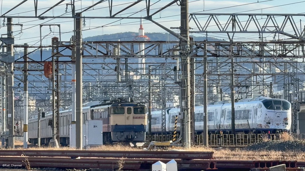 Rail_Channel's tweet photo. 2024.12.7
#61601F 甲種輸送。栗橋(南栗橋)→徳庵
5両化 及び 64601号車の #80000系 組み込み改造のため、近車(近畿車輛)へ。EF65 2096[新]牽引。京都貨物にて

#60000系 #61501F #野田線 #アーバンパークライン #271系 #281系 #はるか #683系 #サンダーバード #京都タワー https://t.co/d2OzQQN57x