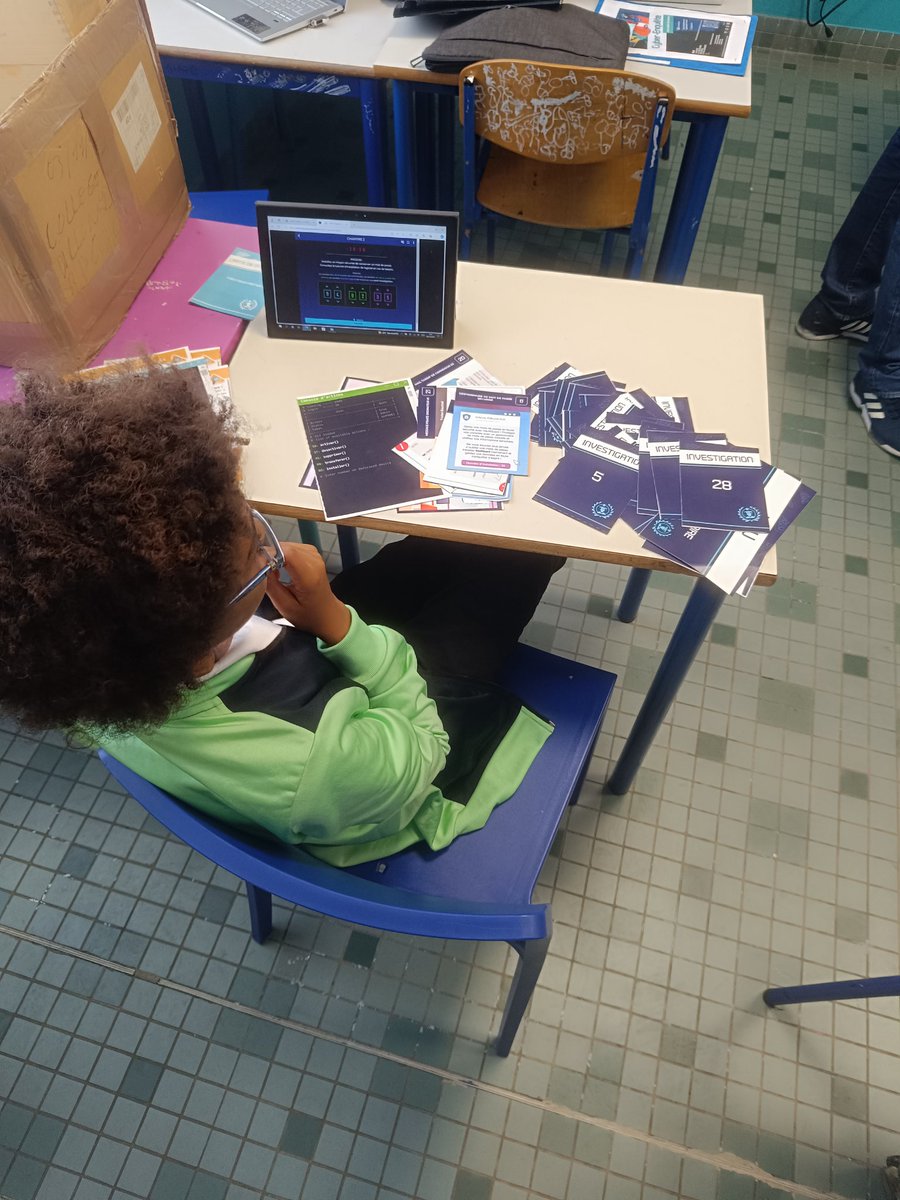 Une cyber-enquête sous forme d'#escapegame afin de sensibiliser aux bonnes pratiques du #numerique. Merci à <a href="/DaneMartinique/">D.R.A.N.E. Martinique</a> pour le cadeau. Cela servira très probablement au-delà de la semaine en question. 👍🏽