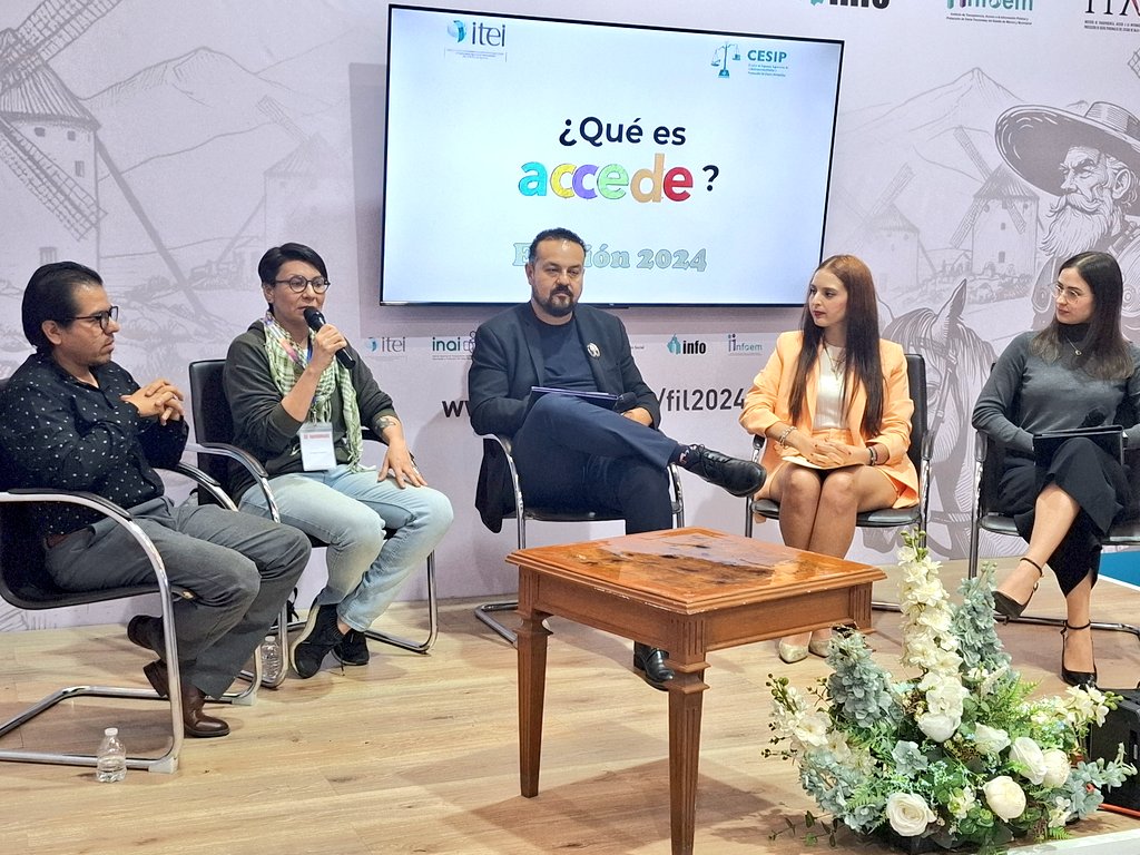 CESIP_ITEI's tweet photo. Hoy en el Pabellón de la Transparencia del @ITEIJal en la @FILGuadalajara, el equipo #CESIP presenta resultados del programa ACCEDE en su edición 2024. Participan: nuestro Director @MenyoRojas, así como @JessicaMeja16 e @itzelcortes21 https://t.co/x9gbJo8QXM