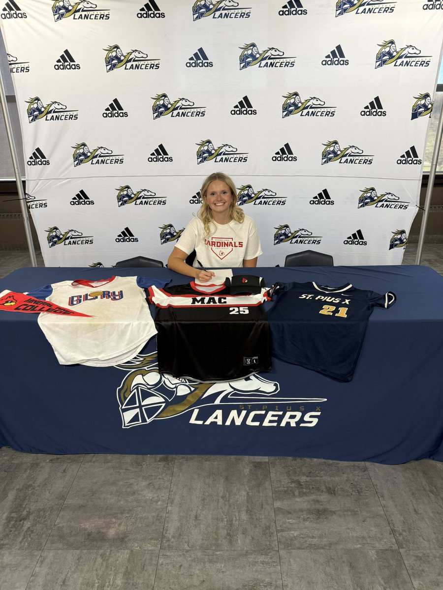 TxGlorySTL18u's tweet photo. Congratulations @DempseyAedin, Kenzie Quick and @MckennaIlko on signing their letter of intent to continue their education and softball career https://t.co/1oZcXvrK7Z