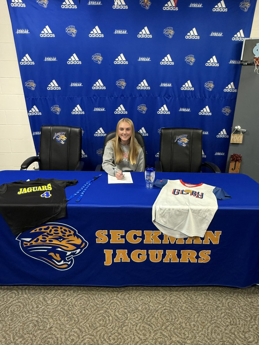 TxGlorySTL18u's tweet photo. Congratulations @DempseyAedin, Kenzie Quick and @MckennaIlko on signing their letter of intent to continue their education and softball career https://t.co/1oZcXvrK7Z
