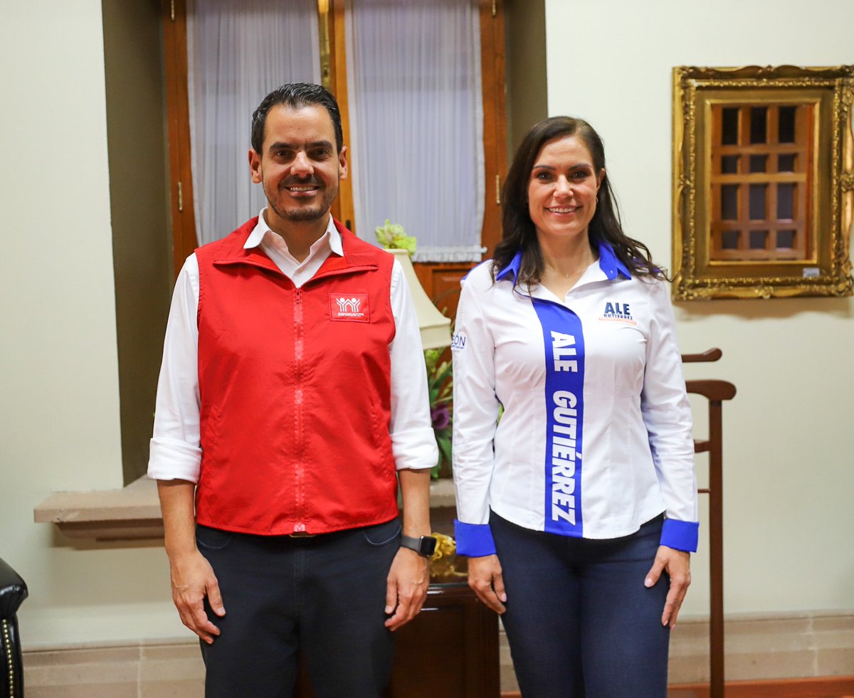 AleGutierrez_mx's tweet photo. Hoy tuvimos el gusto de reunirnos con Gustavo Enrique Pintos Gutiérrez @GusPintos27 , Delegado Regional en Guanajuato de @Infonavit . 🤝✨
Durante esta reunión, reafirmamos nuestro compromiso de colaborar en iniciativas que fortalezcan el acceso a vivienda digna y segura para las familias de León. 🏡👨‍👩‍👧‍👦

Estamos convencidos de que, trabajando en equipo, podemos seguir construyendo un futuro lleno de oportunidades, donde cada familia tenga las herramientas necesarias para forjar su patrimonio y mejorar su calidad de vida. 🌟💛