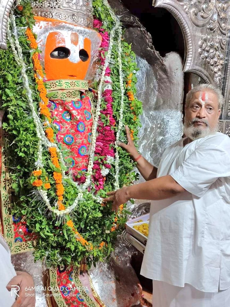 AlokTiwari9335's tweet photo. हनुमान है नाम महान, हनुमान करे बेडा पार,

जो जपता है नाम हनुमान, होते सब दिन एक समान...!!

बोलो जय श्री राम जय श्री हनुमान 🙏🚩🚩 https://t.co/b1RMd9Ahag