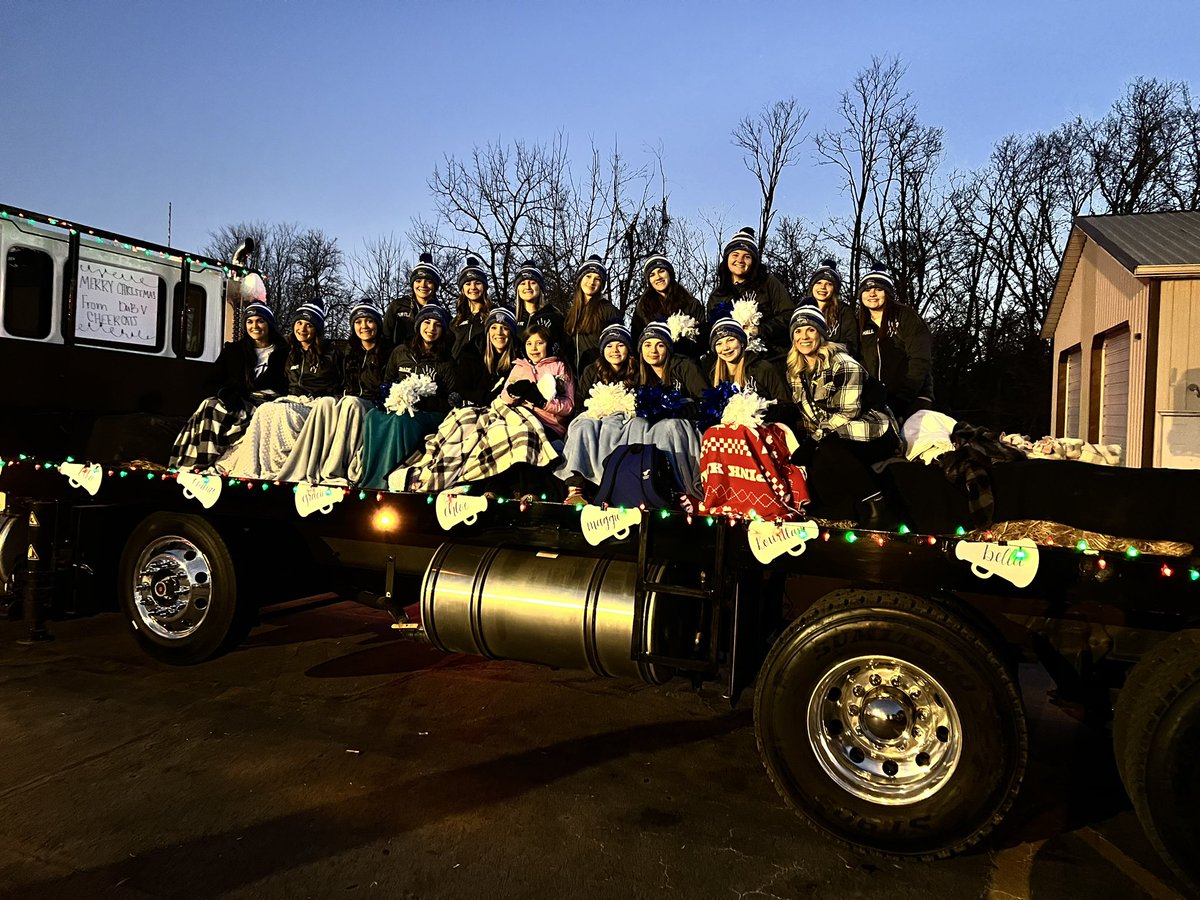 WVCheerleading's tweet photo. Christmas on Main 🎄We always love the opportunity to spread some cheer in our awesome community!    ❤️💚❤️💚❤️💚❤️💚 https://t.co/a9W5SnLeWX
