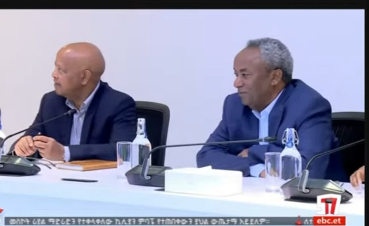WarsayDGF's tweet photo. Two groups with different body language for the same 
#Puppetism 
 "Two faces of the same coin."

What a shame 🫠!
 😎✍️🏿 https://t.co/adaj2jmfWv