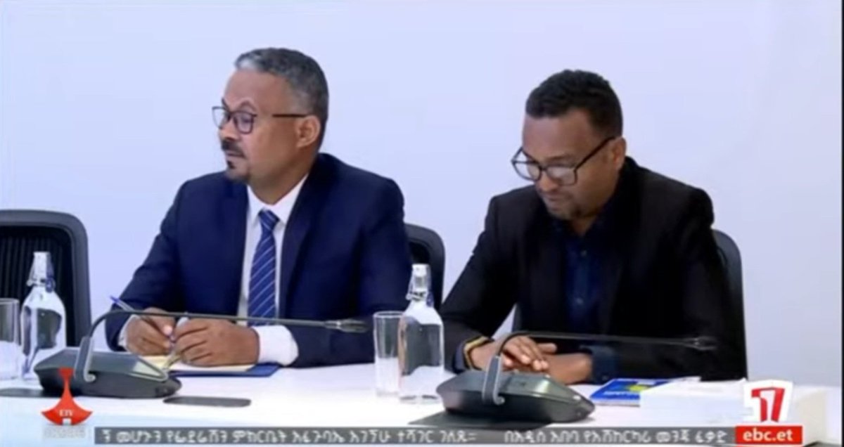 WarsayDGF's tweet photo. Two groups with different body language for the same 
#Puppetism 
 "Two faces of the same coin."

What a shame 🫠!
 😎✍️🏿 https://t.co/adaj2jmfWv