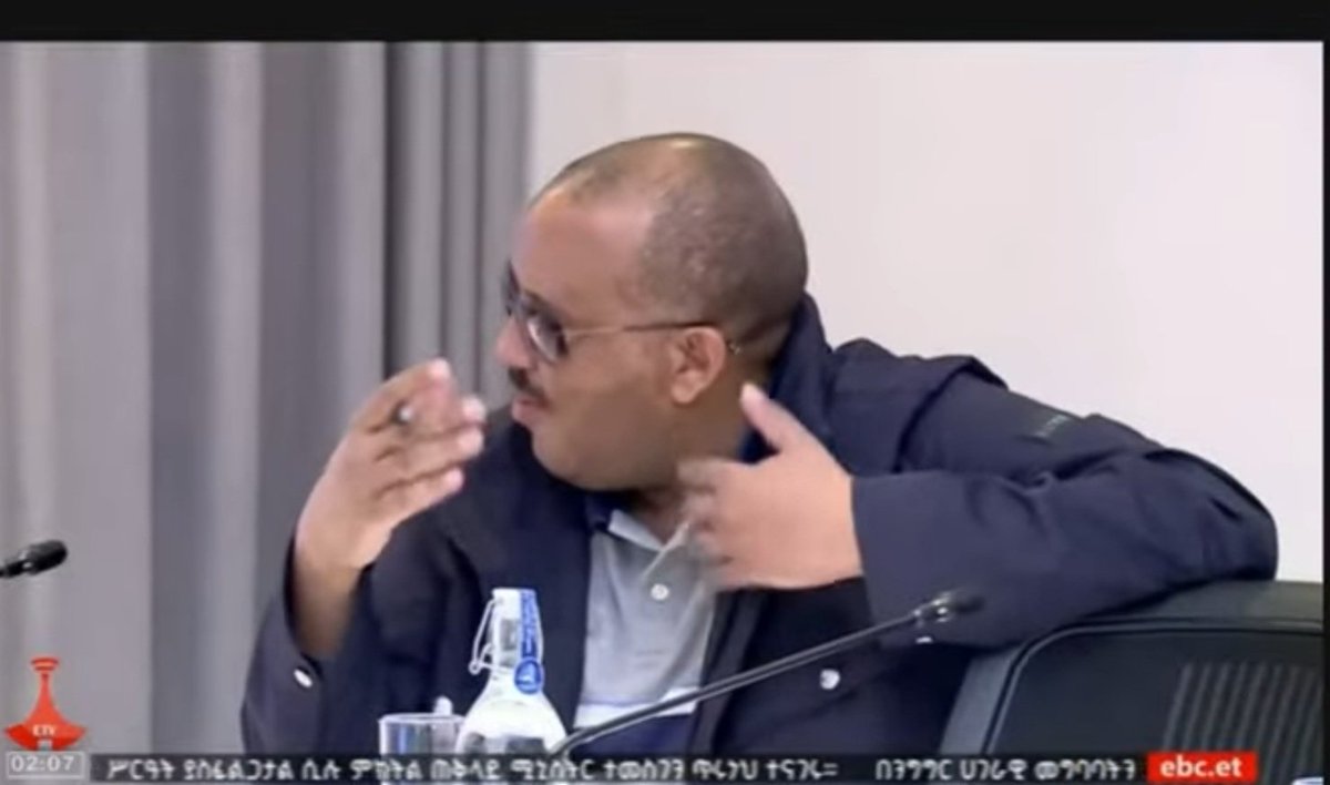 WarsayDGF's tweet photo. Two groups with different body language for the same 
#Puppetism 
 "Two faces of the same coin."

What a shame 🫠!
 😎✍️🏿 https://t.co/adaj2jmfWv