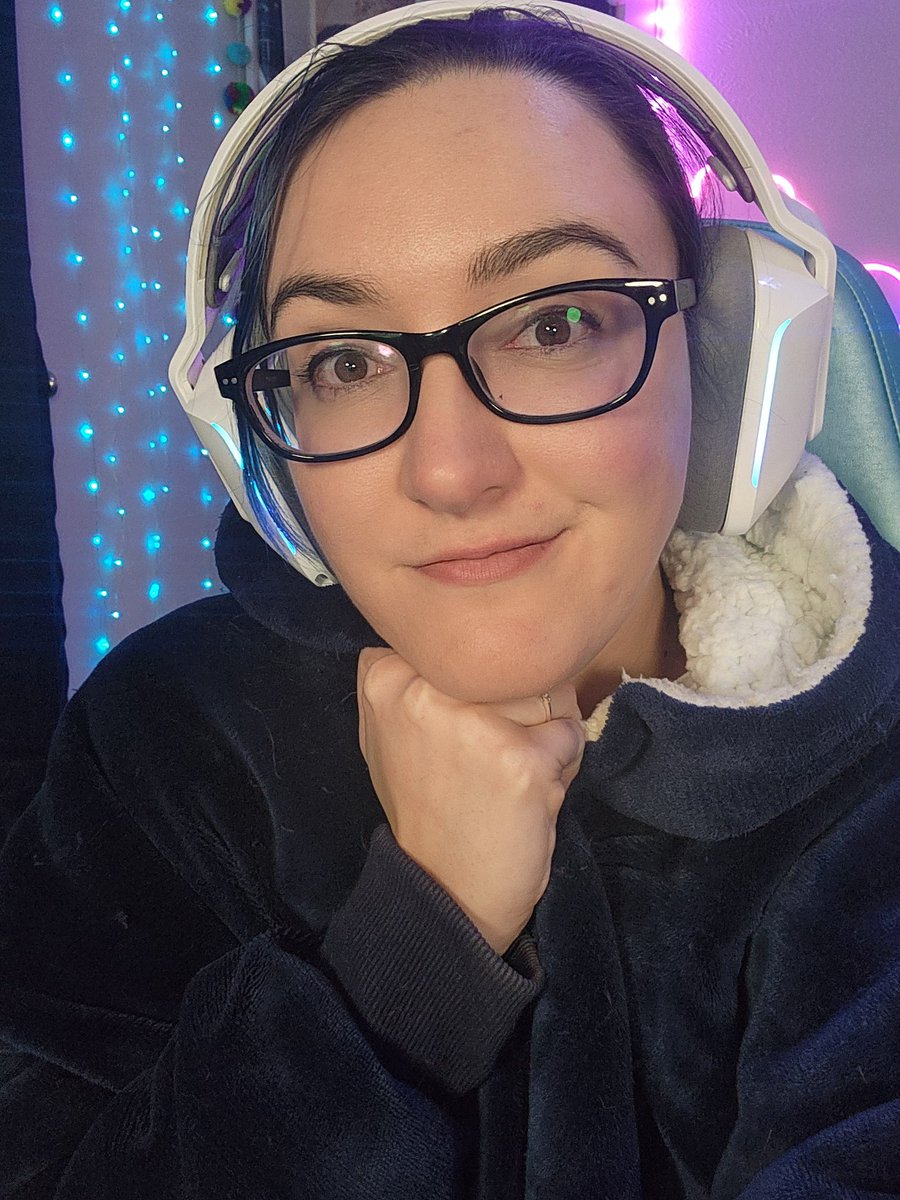 It's somehow freezing in my office so oodie vibes for Paleo Pines tonight!

~ twitch.tv/kendrama94 ~