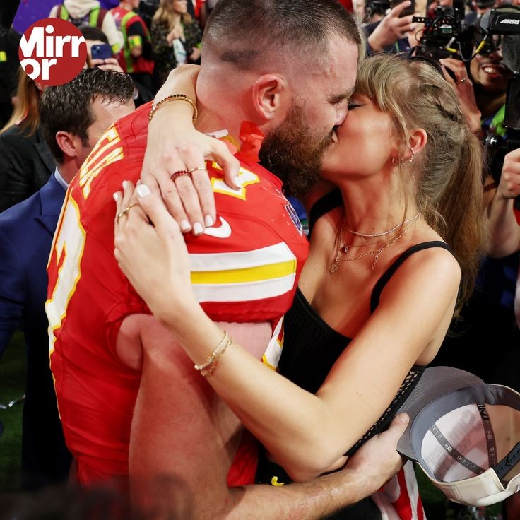 SofterThnAKittn's tweet photo. The Chiefs gear and signed 87 jersey were Taylor telling us to keep voting for her man #WPMOYChallenge     + @tkelce
#WPMOYChallenge     + @tkelce
#WPMOYChallenge     + @tkelce
#WPMOYChallenge     + @tkelce https://t.co/3eVvqx9dnQ