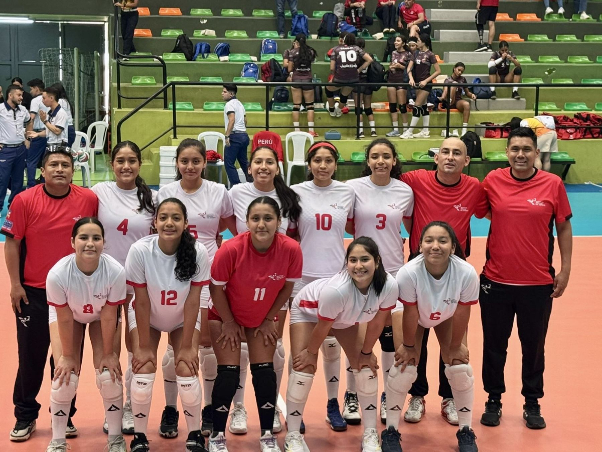MineduPeru's tweet image. ¡Garra y corazón peruano! 💯🇵🇪

Nuestro equipo de vóley femenino ha llegado a la final de los Juegos Sudamericanos Escolares Bucaramanga 2024. Este domingo lucharán por la medalla de oro frente a Venezuela. 

¡Todo el Perú las apoya!💪🏐 ¡A dejarlo todo en la cancha! #ArribaPerú