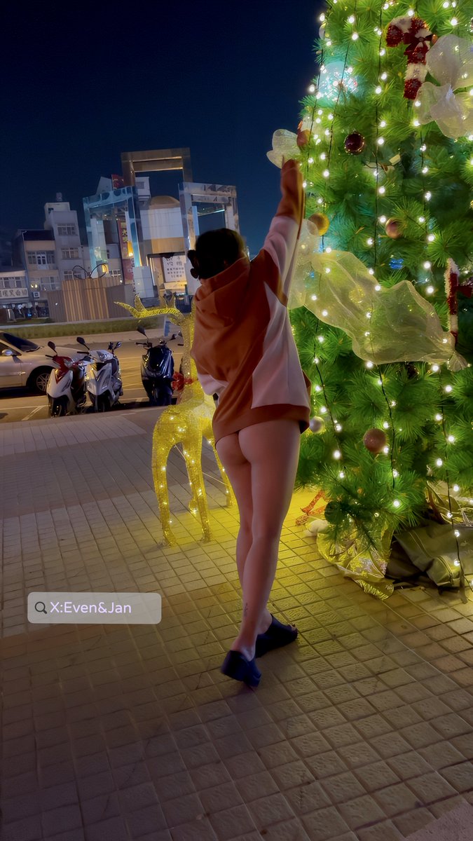 wead0223's tweet photo. 早安大家～
快樂的週末要打起精神來色色❗️
謝謝Dcard的大家支持，我會繼續努力更新更好的給大家。
好老公出門吃宵夜，也不能忘記給福利💋💋💋💋💋
#露出 #追蹤fansone的粉絲別忘了私訊呦 https://t.co/IArATrXioS