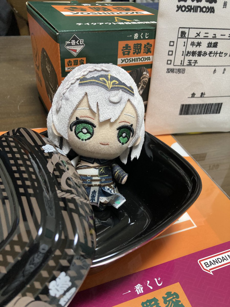 M15n82es's tweet photo. 吉野家の1番くじやったらまさかのA賞！！団長ぬいと写真撮れてめっちゃ嬉しい！！！！ https://t.co/aj2gYUpMwu