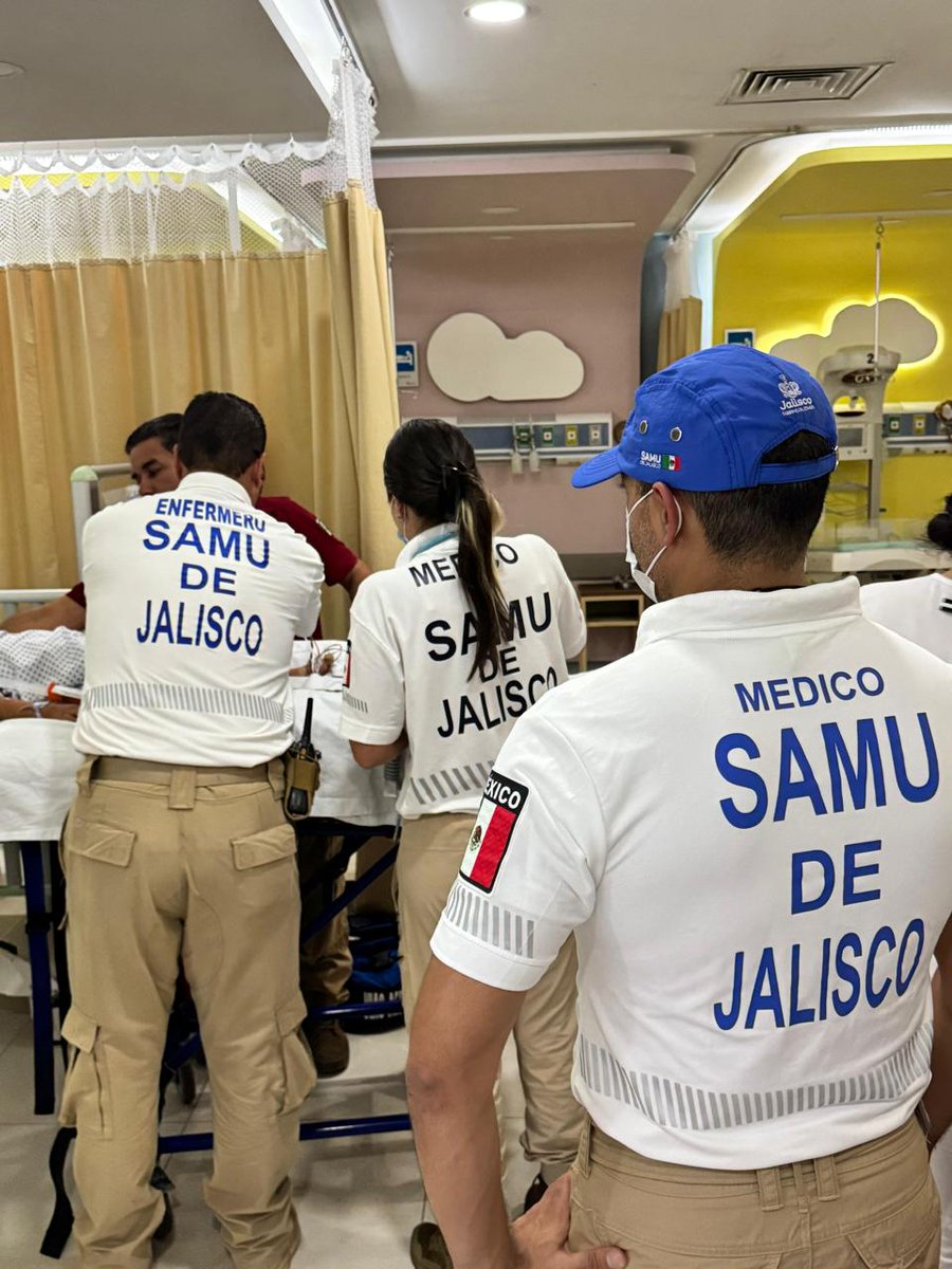 SAMUJalisco's tweet photo. ... Vallarta y
posterior a darse manejo para su estabilización, fue trasladado de forma segura en la UTIM Aérea con condiciones de mejora a un Hospital de ZMG para continuar con su atención. 3/3
#samucontigo 🚑🚁 https://t.co/bIDMoPqcIn