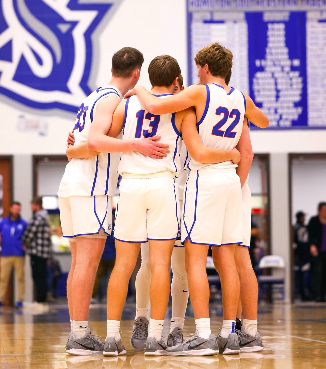 HSEAthletics's tweet photo. Halftime from the Varsity Gym

@HSEBasketball 24
Avon 23

#GoRals🔵🦁 https://t.co/yBK2xQpCeS