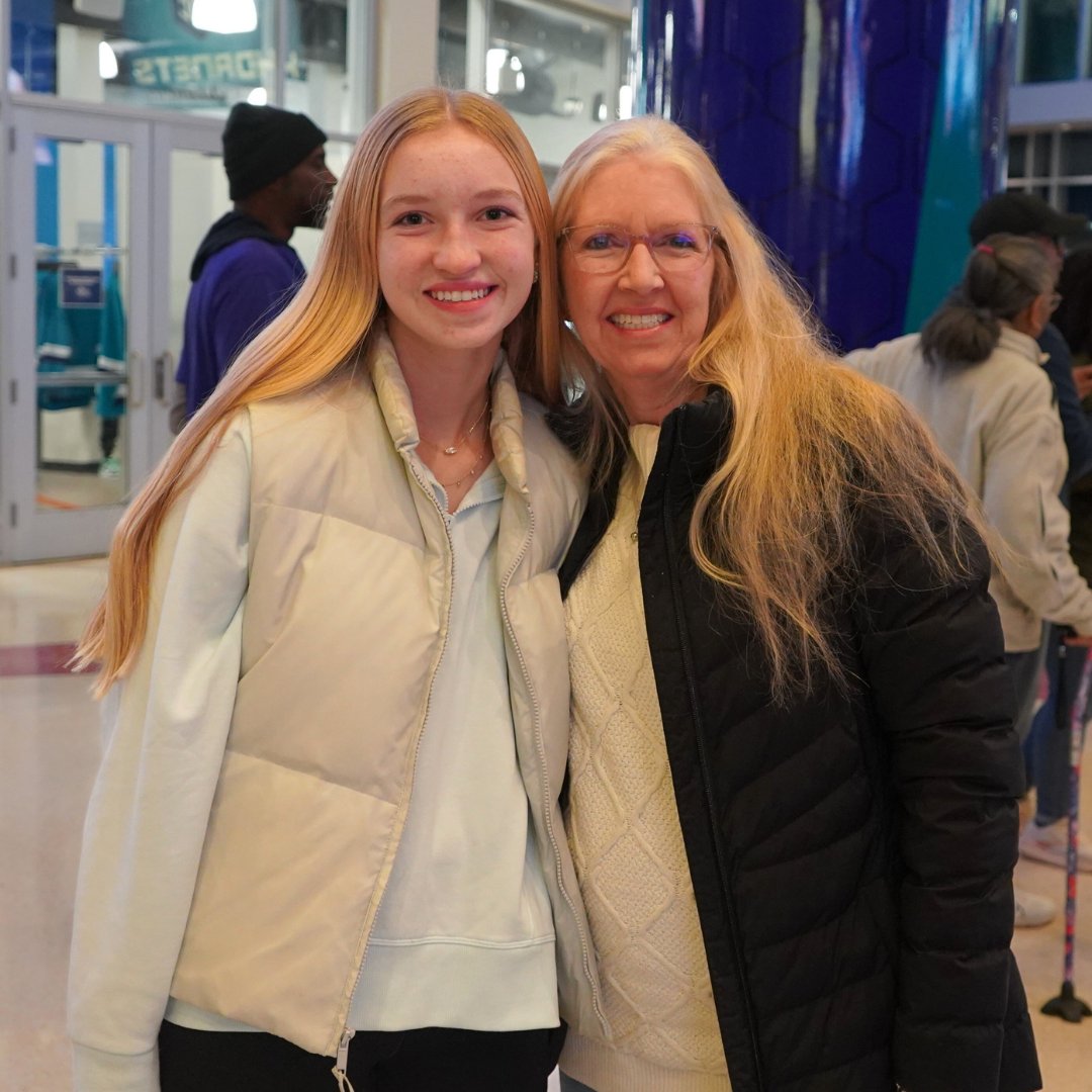 spectrumcenter's tweet photo. Serving up the best fan energy for tonight's matches! 🎾
#spectrumcenterclt #charlotteinvitational https://t.co/PoGgPYvjDs