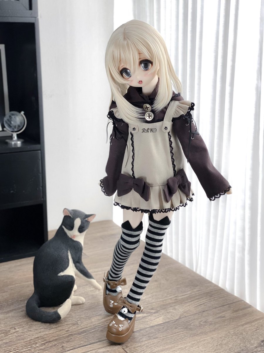 黒グレーとベージュの子猫です
🖤🩶🤎🤍

非常に汎用的なサイズで,身長の近い人形にも使えます

【隅っこねこ】Booth販売中2色予約は今夜(12月7日)までです
お好きでありがとうございます🥰
shirokome.booth.pm/items/6334785

#天使っ子 #MDDはいいぞ  #うちのこかわいい  #ドール服 #PUYOODOLL
#にゅくてりこ