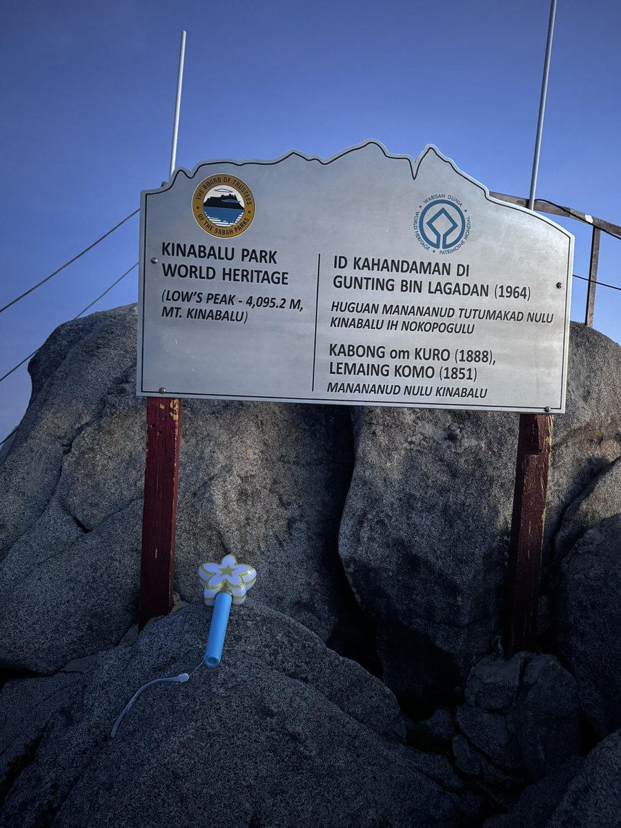 wanderer08iae's tweet photo. Bloombilya on Top of Mt. Kinabalu via Ferrata (Mountain Torq), the highest mountain in 🇲🇾 and 20th most prominent mountain in the worldd.

Mountain Torq, the world's highest via ferrata in the 🌏

San kaya kita madadala next year? 🤔😁🌸
#BINI
#Bloom
#Bloombilya
#BloomProf https://t.co/YF3i3fAgre