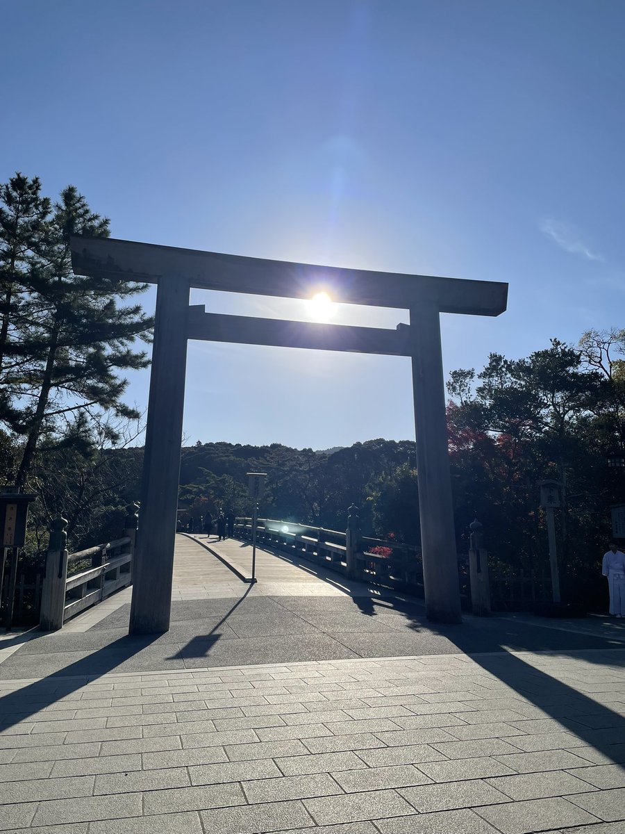 ma0126m's tweet photo. 外宮にもちゃんと行って参りました
とにかくエネルギーが高い!
氣づきと学びが交互に自分の中に
落とし込む納得の繰り返しでした
天照大神様ありがとうございます
感謝します https://t.co/1ujzBQo22C