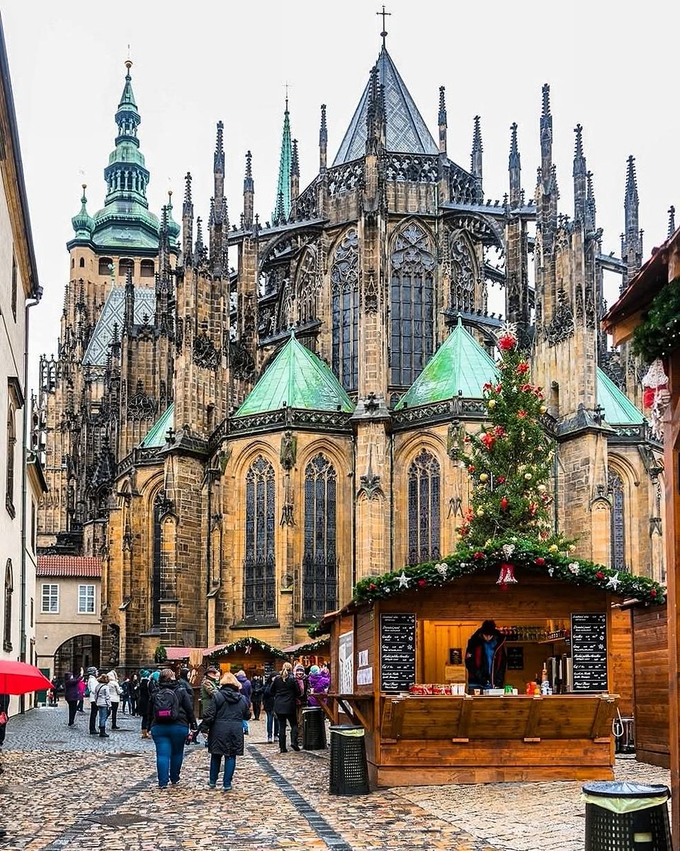 LXCarsPlaces's tweet photo. Prague, Czech Republic ✨🎄
Photo By: @sputnik_turista [IG] https://t.co/aXwktkJ9mg