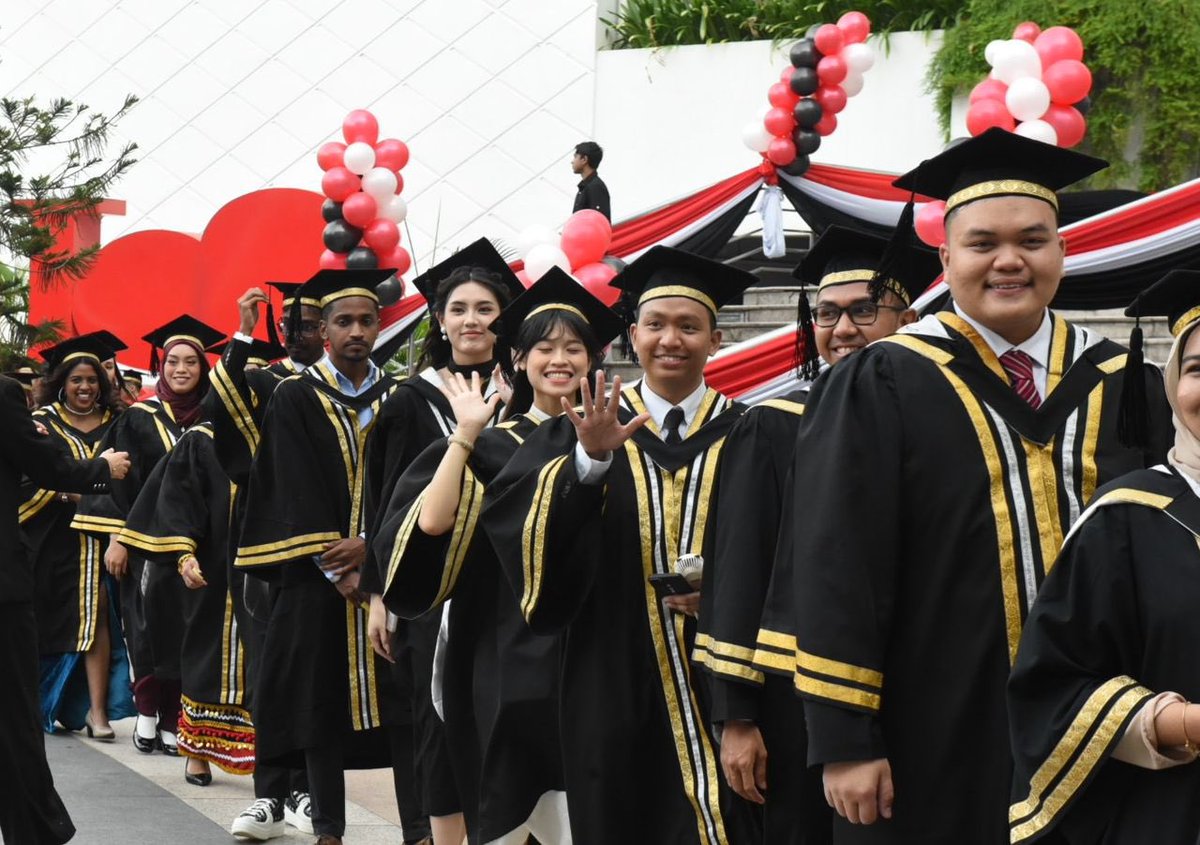 MohdShukriYajid's tweet photo. Welcome to our 34th Convocation graduands, parents and guests for today's MSU 34th Convocation ceremony. Lots of support &amp; love for our #MSUrians celebrating their convocation &amp; success culture at  #MSUConvo34. A special day to celebrate &amp; reflect on our journey thus far. https://t.co/HnbzZDe3FY