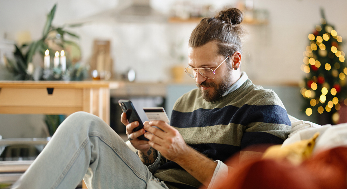 SpectrumCU's tweet image. Holiday shopping? Protect your wallet. One in four consumers faced online scams last season. Check out our tips to shop safely this year. ow.ly/MMQc50UmRff