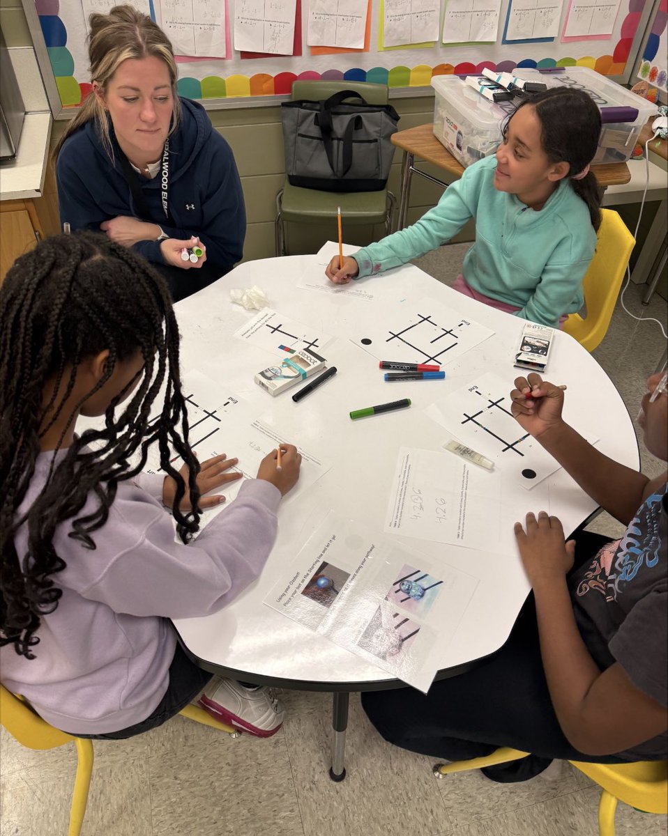 kellprice14's tweet image. Some pretty awesome things happening in Mrs. Noll’s math class today @Sandalwood_BCPS. Students were rounding decimals and using @Ozobot to create code once they got the math problems correct. #crosscurricular #engaged #smallgroupinstruction