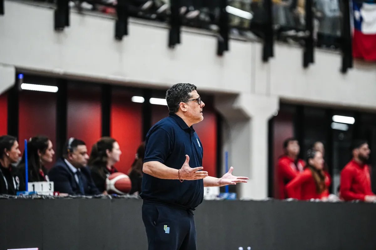 CortinaDirecta's tweet photo. Tras ocho años en el cargo, Alejandro ''gallego'' Álvarez dejará de ser el entrenador de la selecciones femeninas. El año que viene no hay torneo de mayores, por lo que la #FUBB tiene tiempo de elegir bien su reemplazo. Gino Alderete me parece una excelente opción. Veremos... https://t.co/8EFc3DOazQ