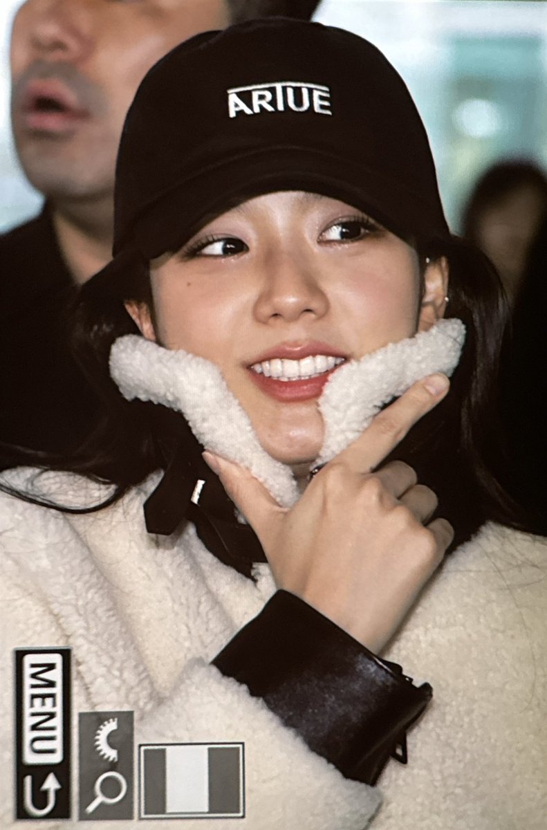 Jisoobase_'s tweet photo. Jisoo has landed safely in South Korea. https://t.co/6mCV8ouiXl